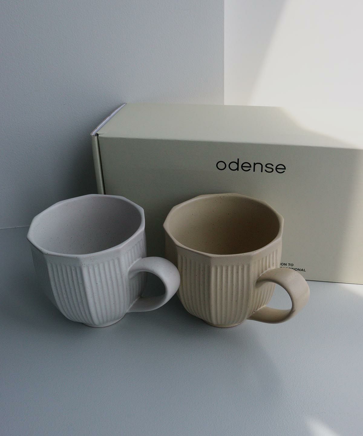 マグカップとBOX