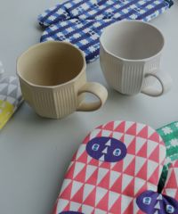 マグカップとミトン