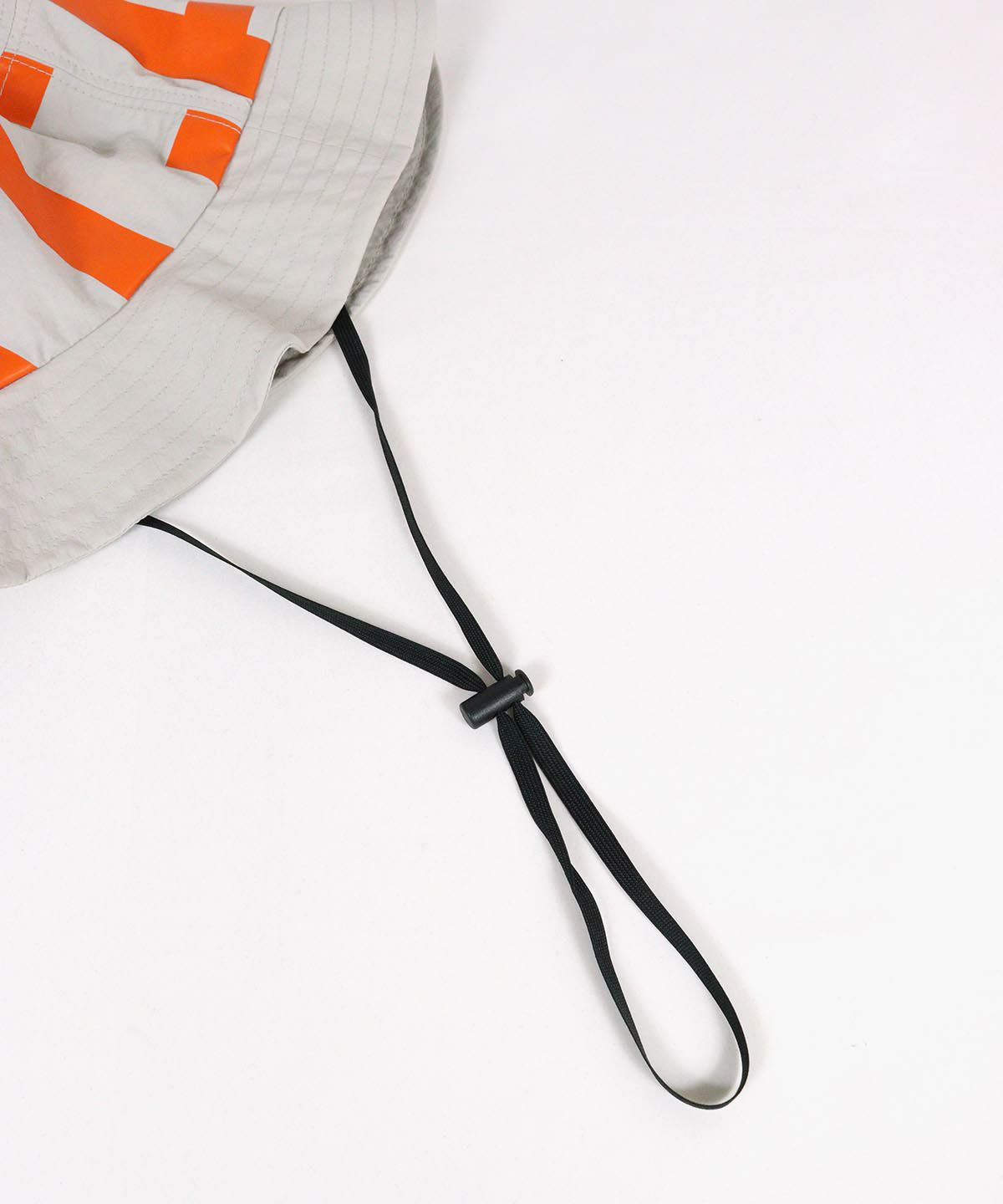 紐部分（ベージュ）