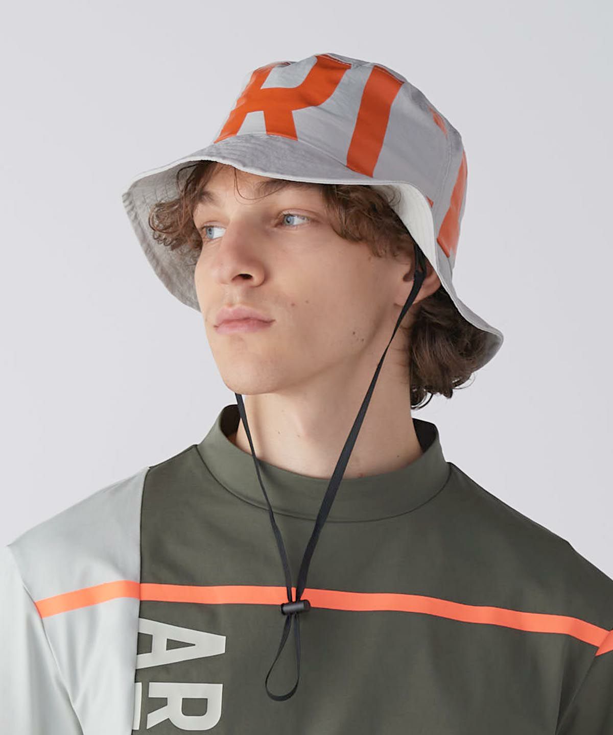 モデル着用画像（ベージュ）