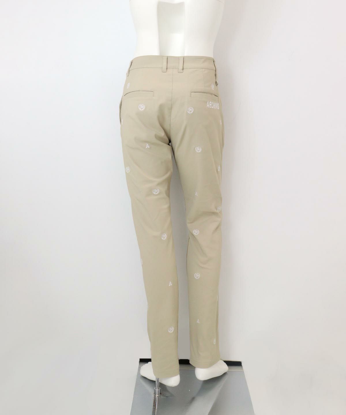 ロゴ刺繍パンツ 後ろ（ベージュ）