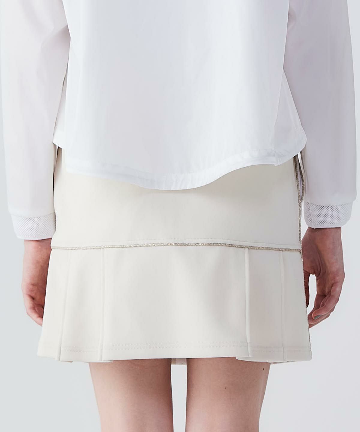 モデル着用画像（ベージュ）