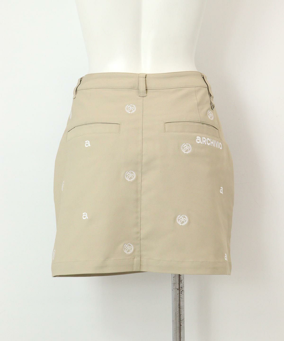 コットン混刺繍スカート 後ろ（ベージュ）