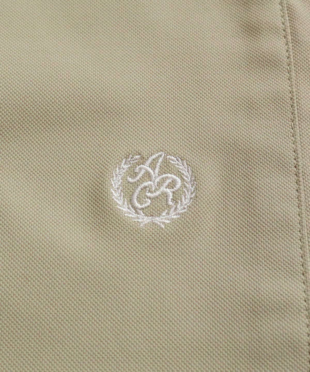 エンブレム風ロゴ刺繍（ベージュ）