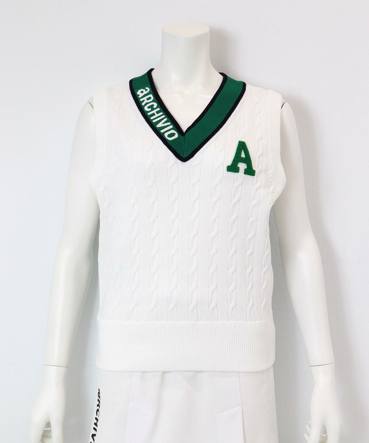 ケーブルVネックベスト（ホワイト）