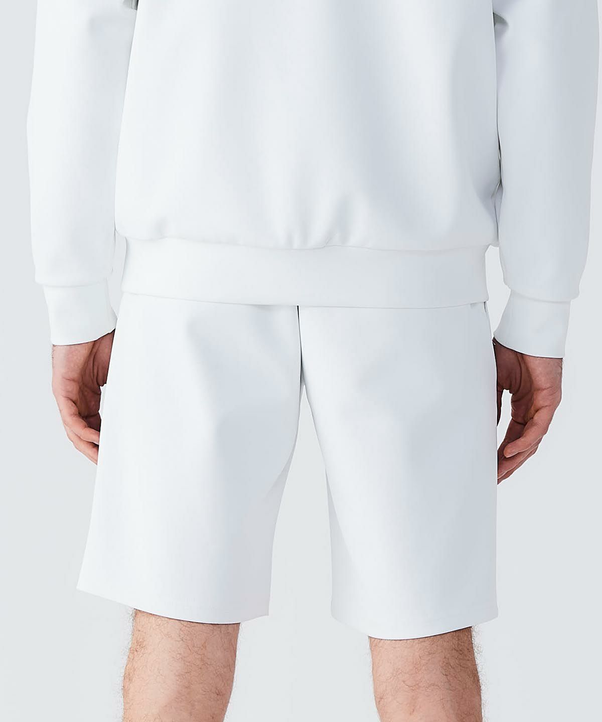 モデル画像（ホワイト）