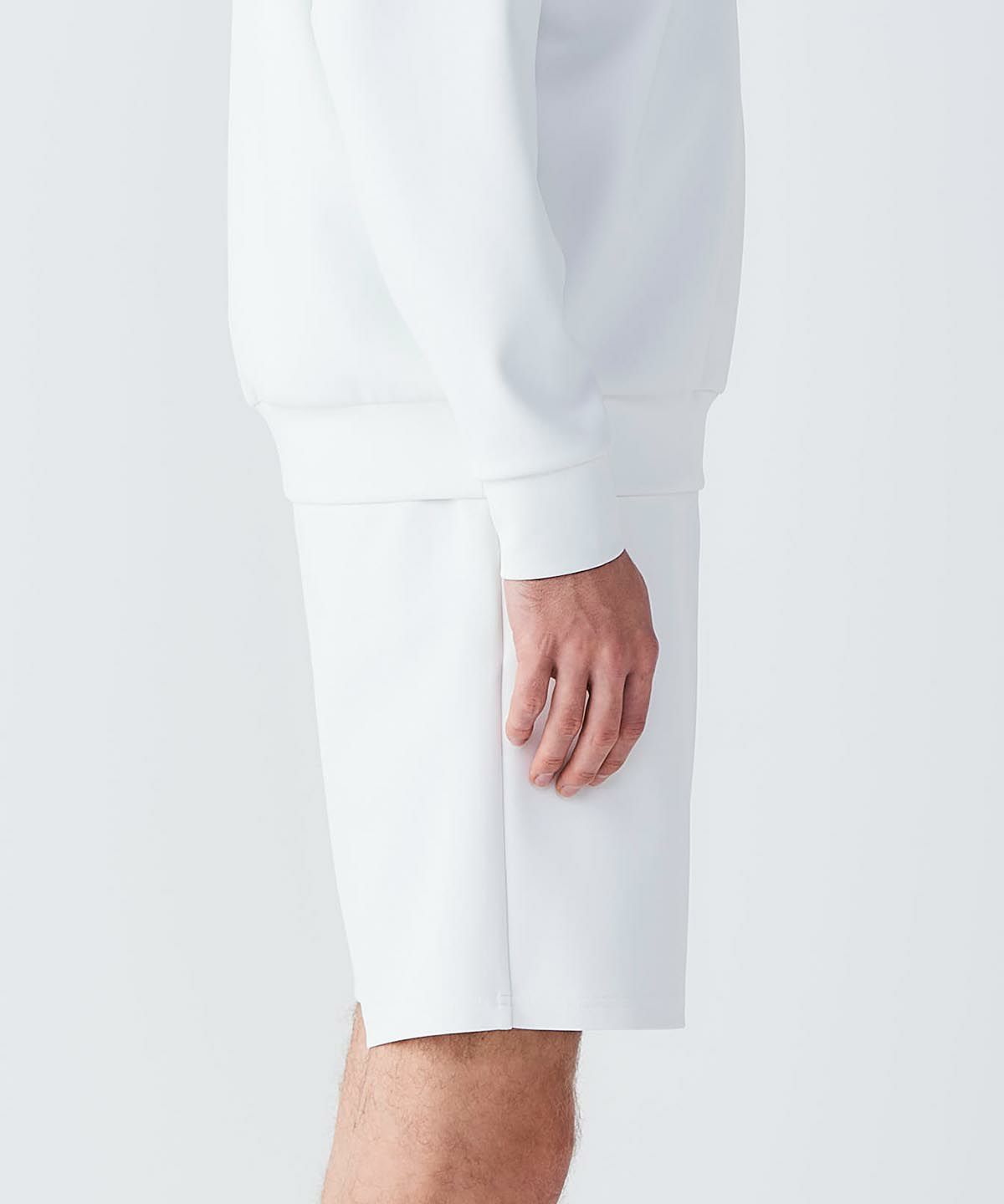 モデル画像（ホワイト）