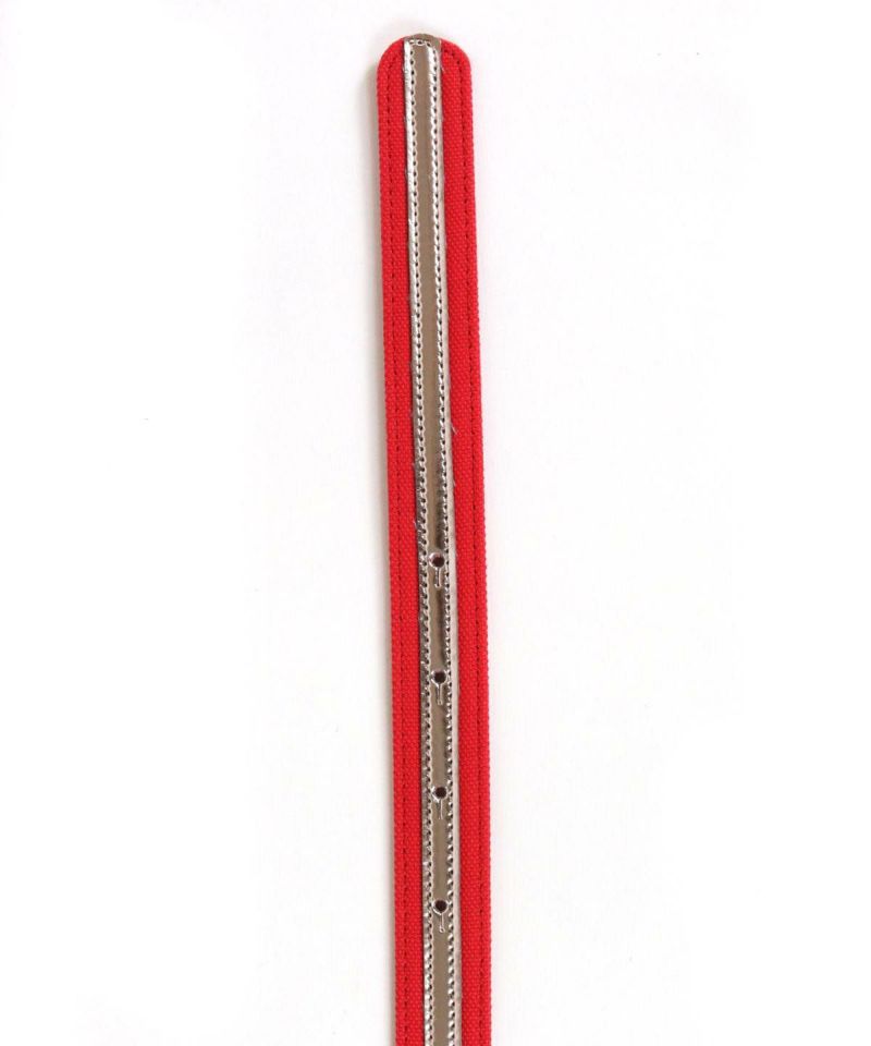 ベルト穴部分（レッド）