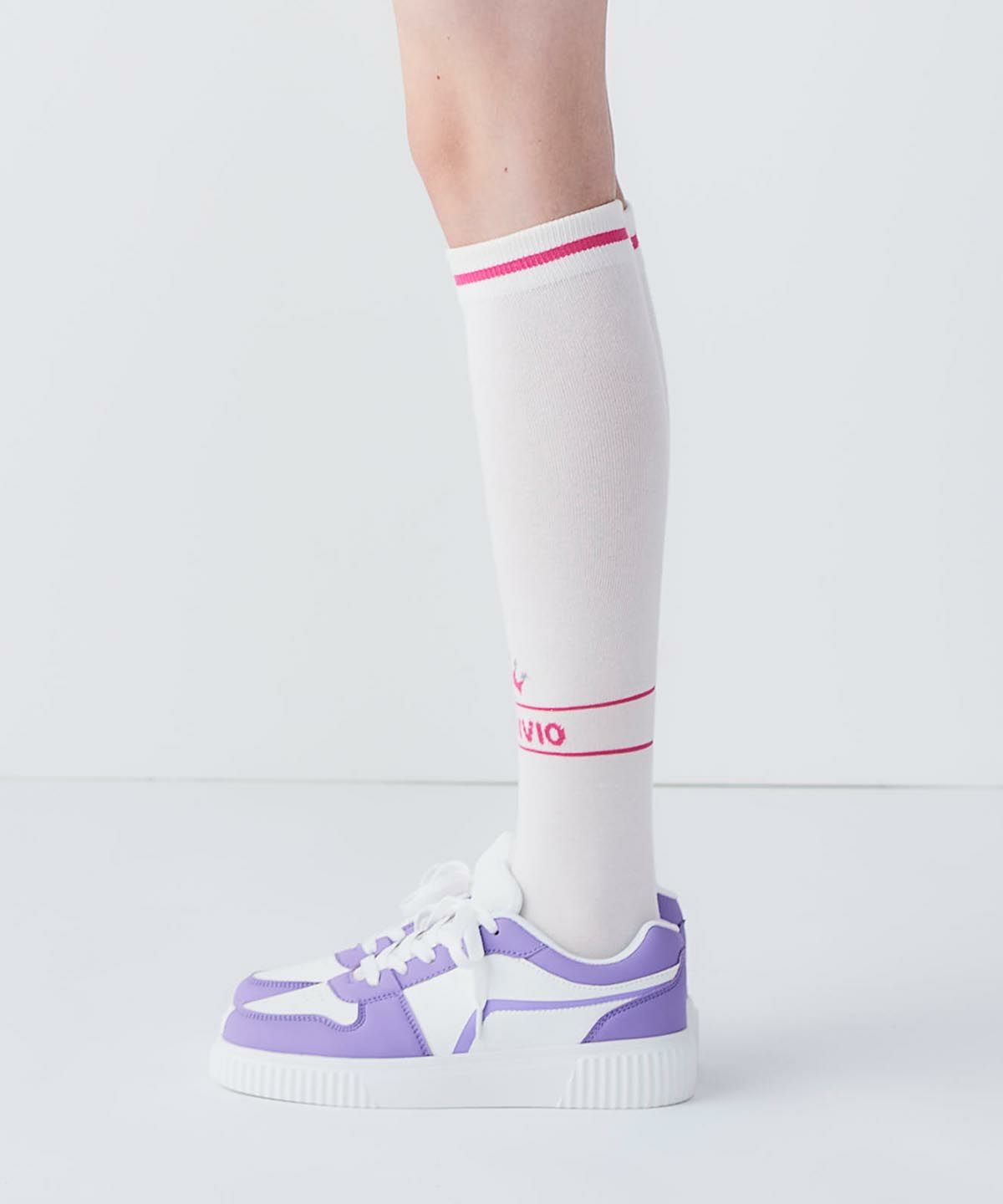 モデル着用画像（ホワイト×ピンク）