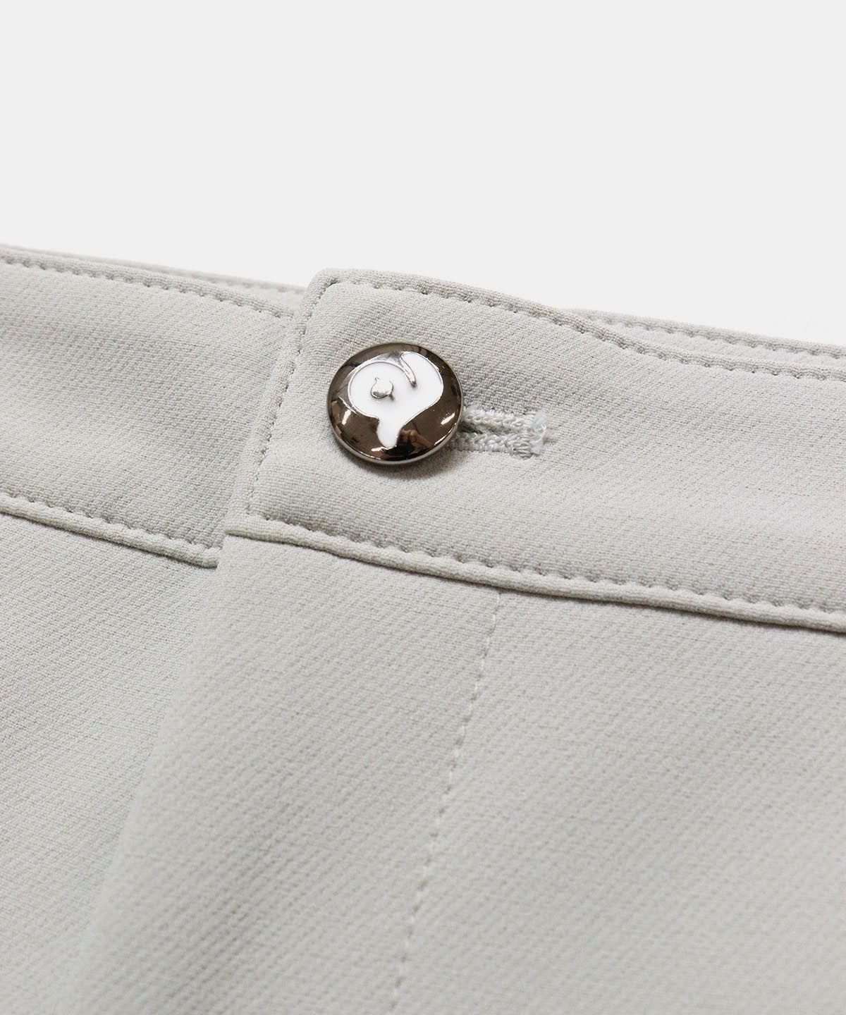 ウエストボタン部分（ライトグレー）