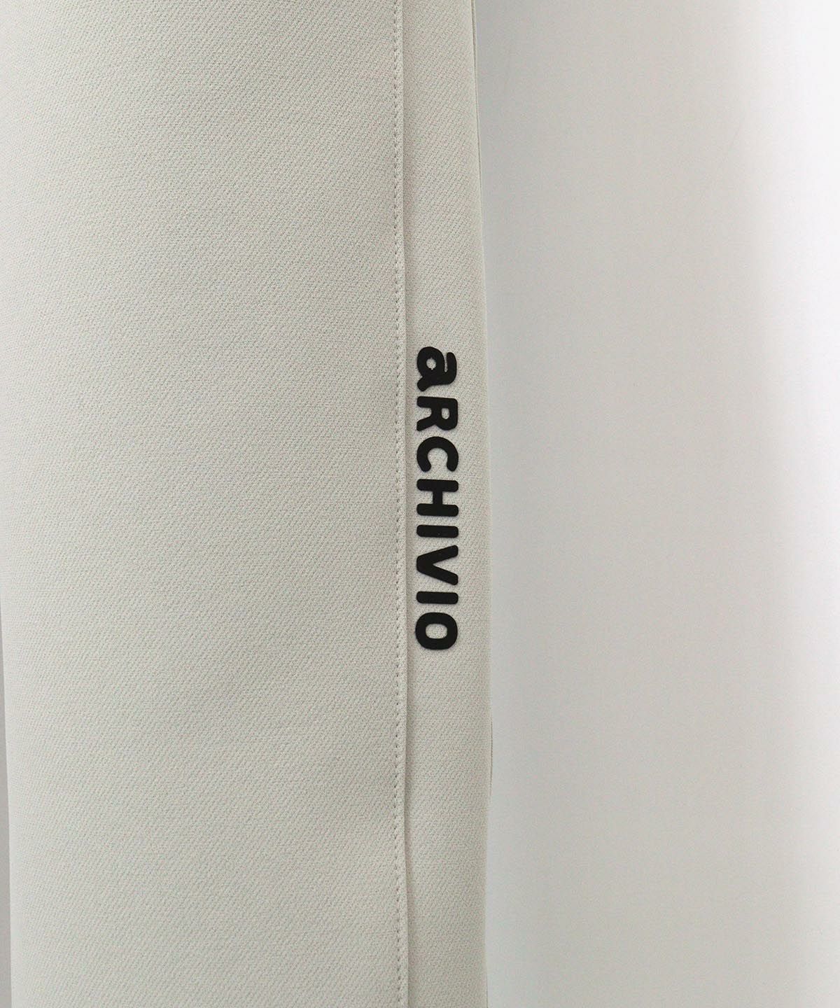 ロゴデザイン部分（ライトグレー）