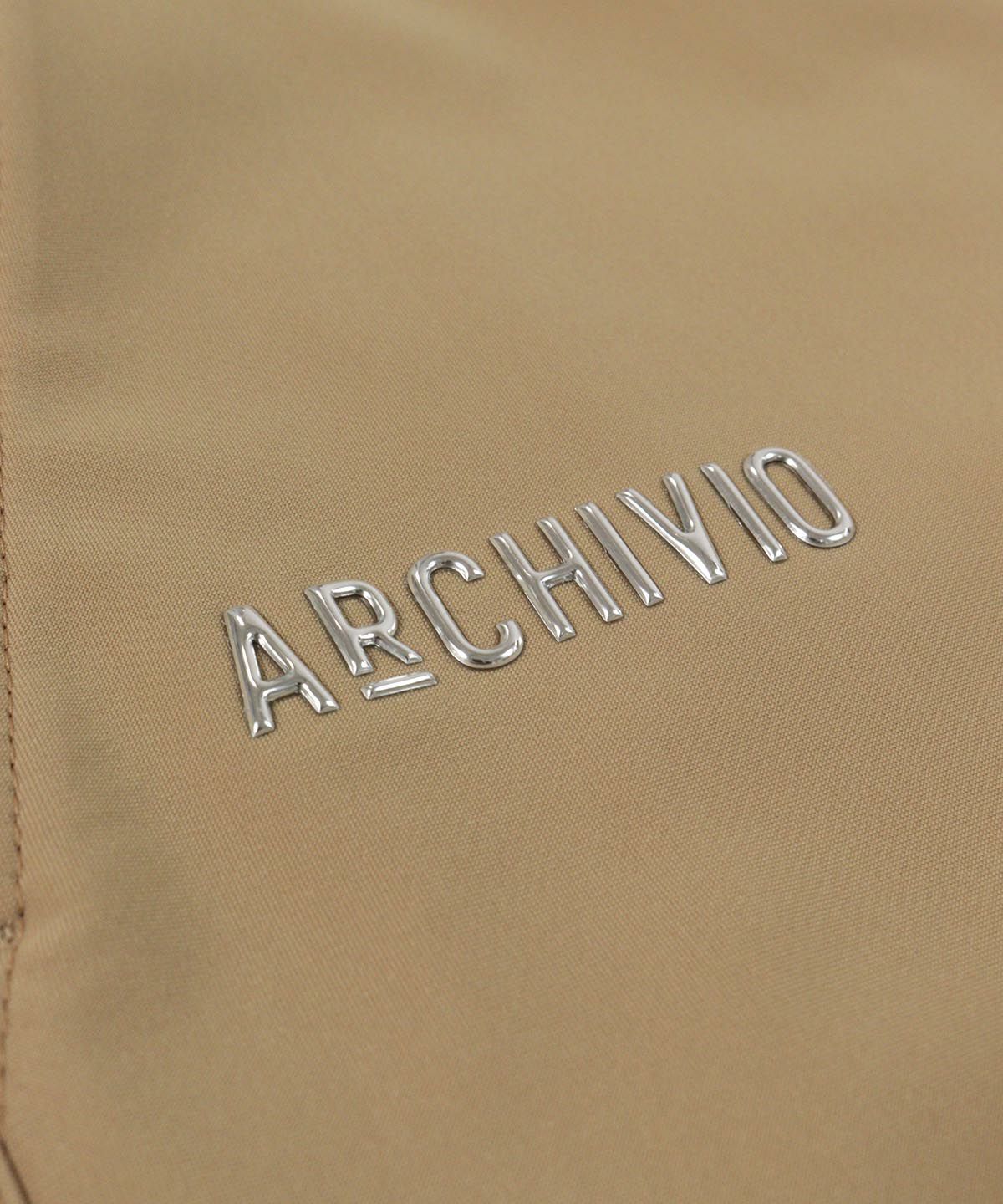 ロゴアップ(ベージュ)