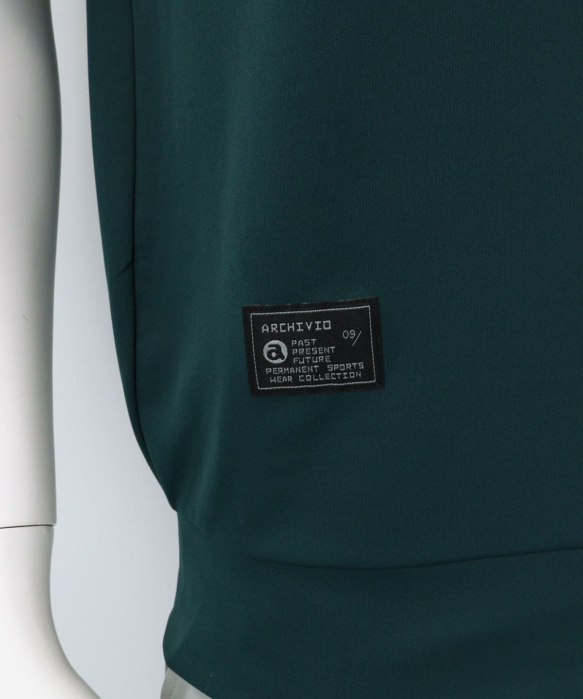 裾ロゴタグ部分(グリーン)