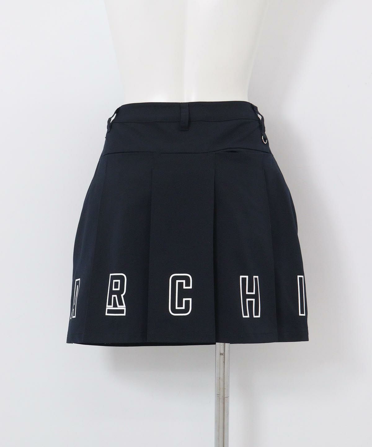 バックロゴプリーツ撥水スカート(ネイビー)後ろ