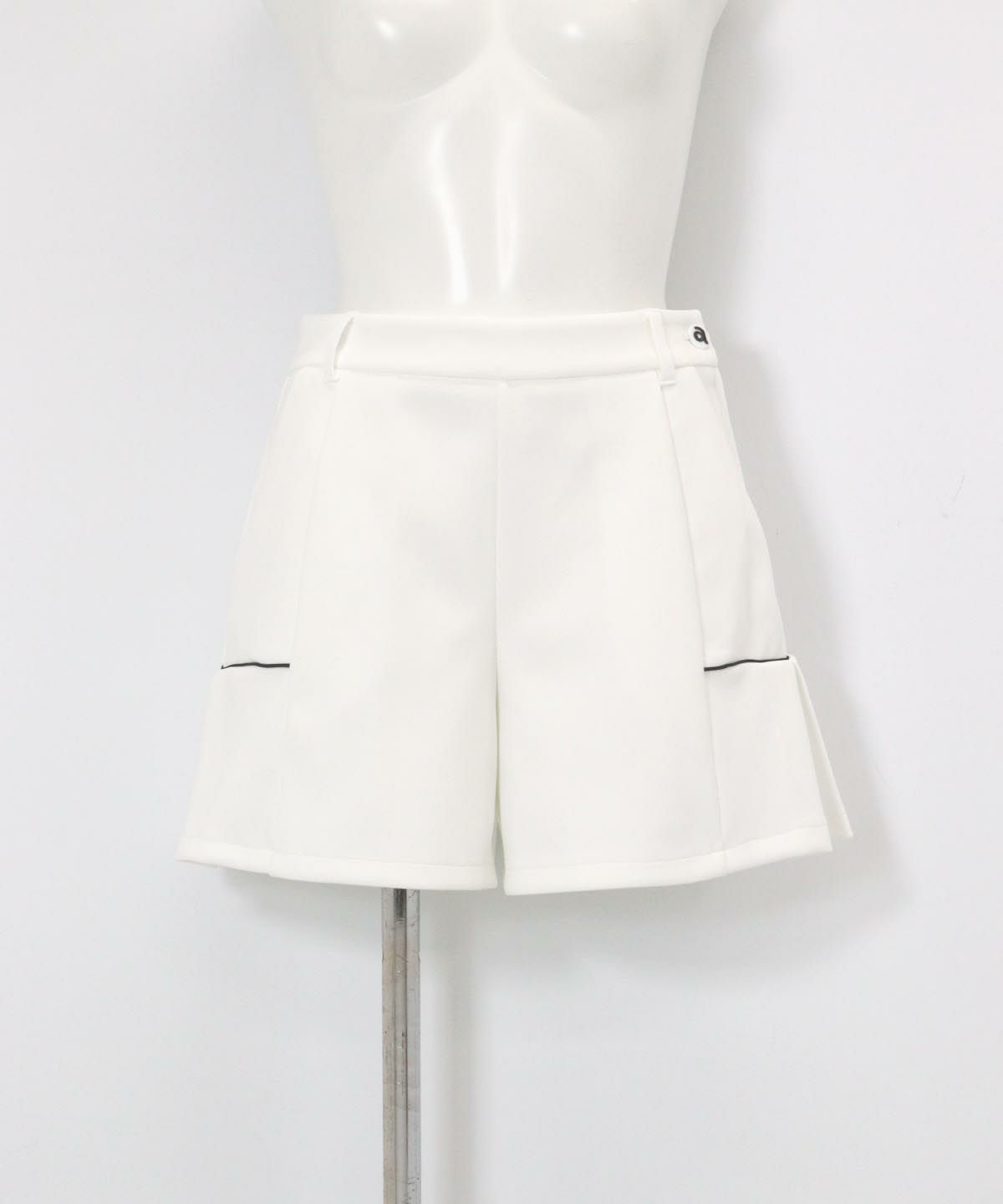 サイドタックUVショートパンツ(ホワイト)