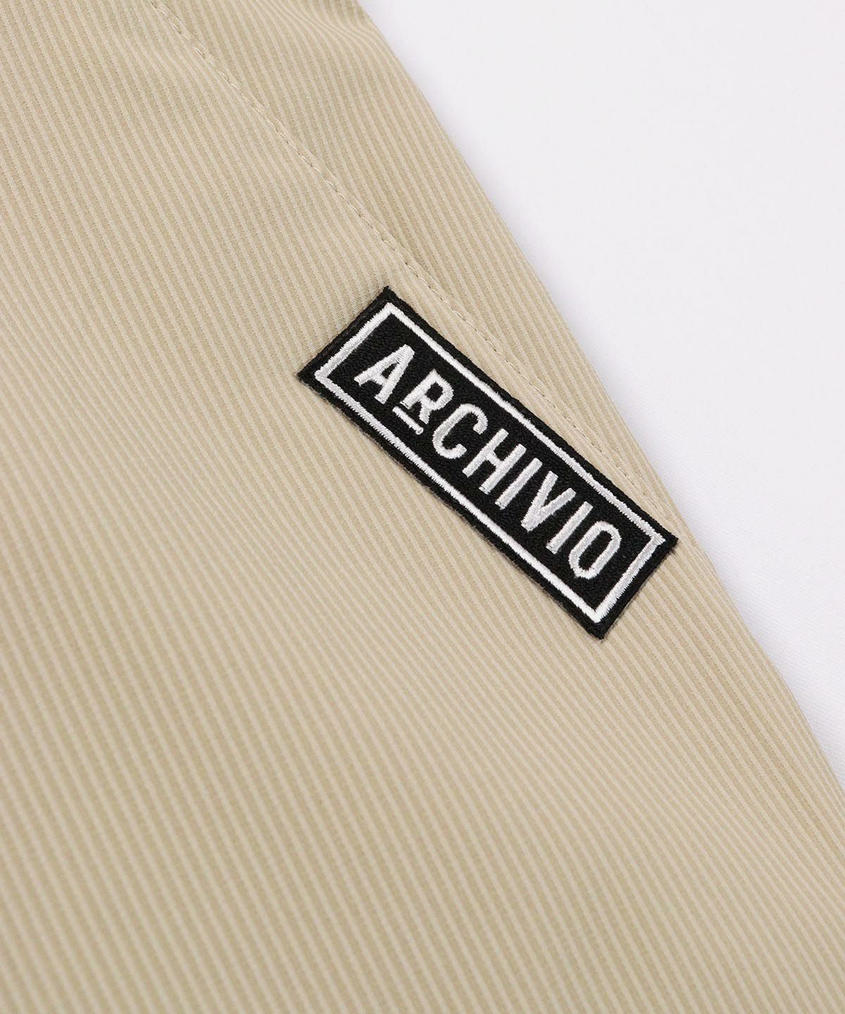 ロゴ部分（ベージュ）