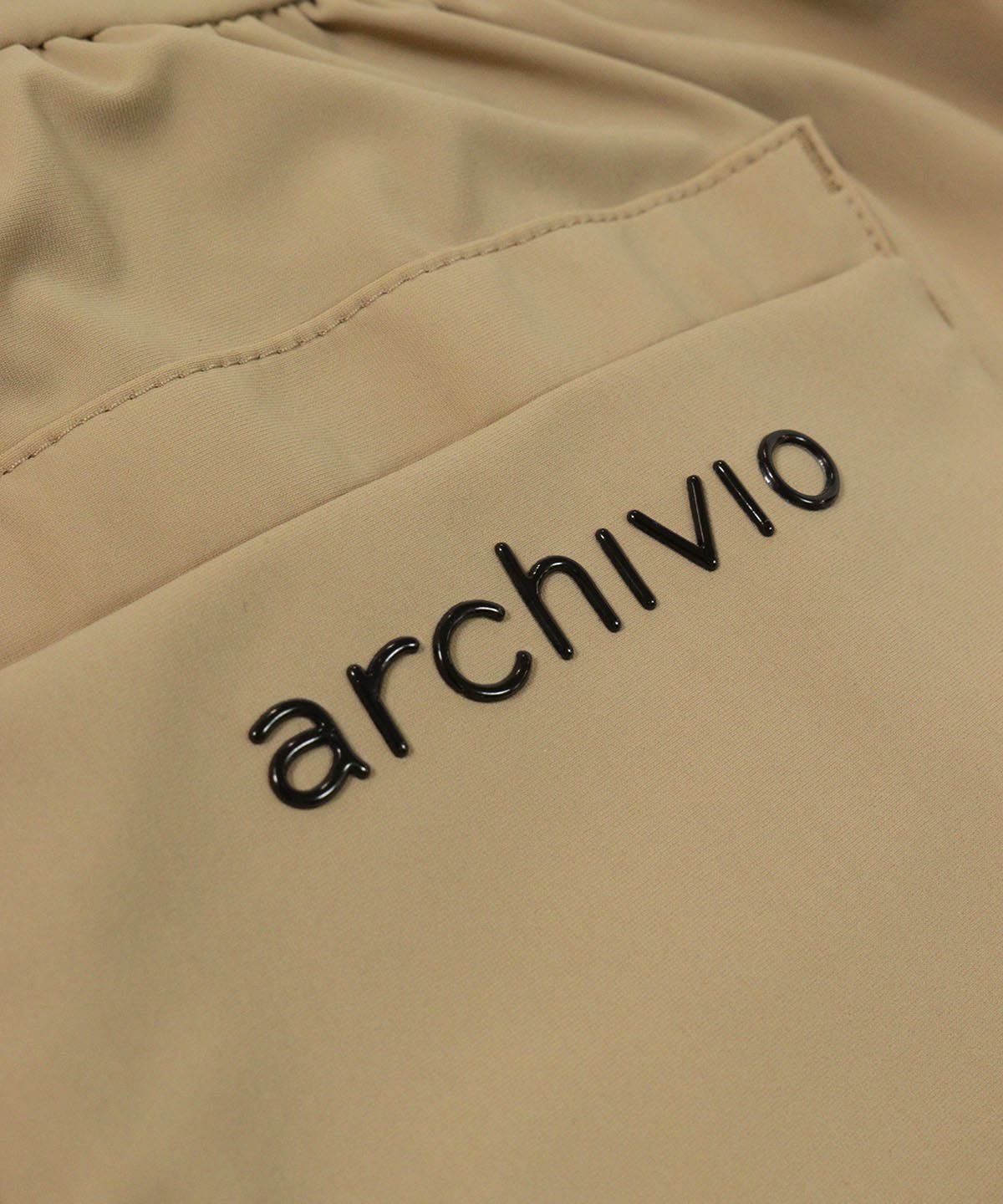 ポケット後ロゴ部分（ベージュ）