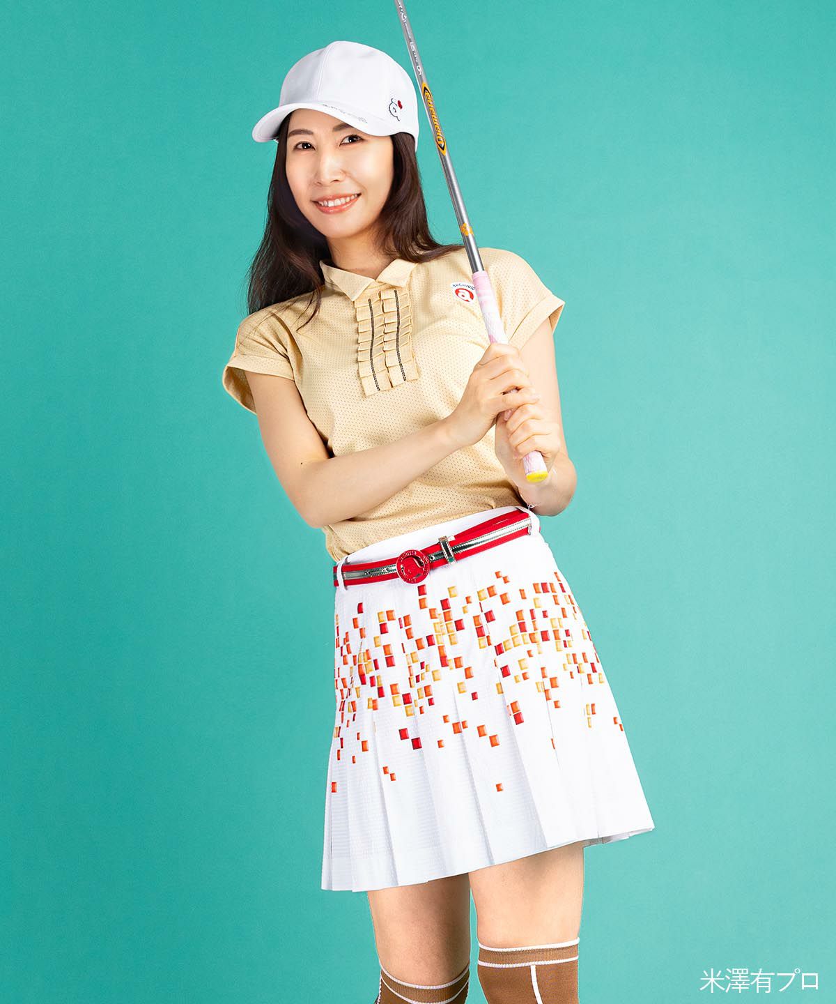 モデル着用画像（ホワイト×レッド）