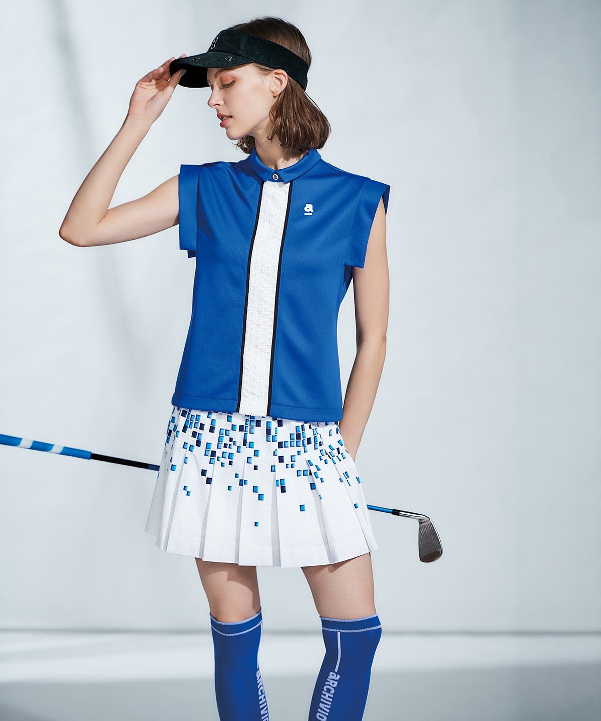 モデル着用画像（ホワイト×ブルー）