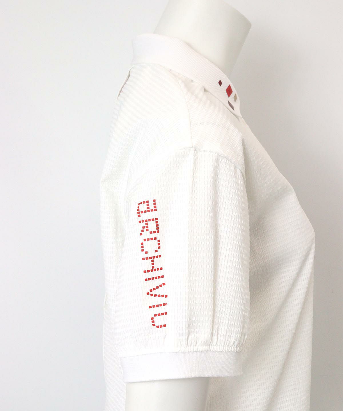 肩ロゴデザイン部分(ホワイト×レッド）