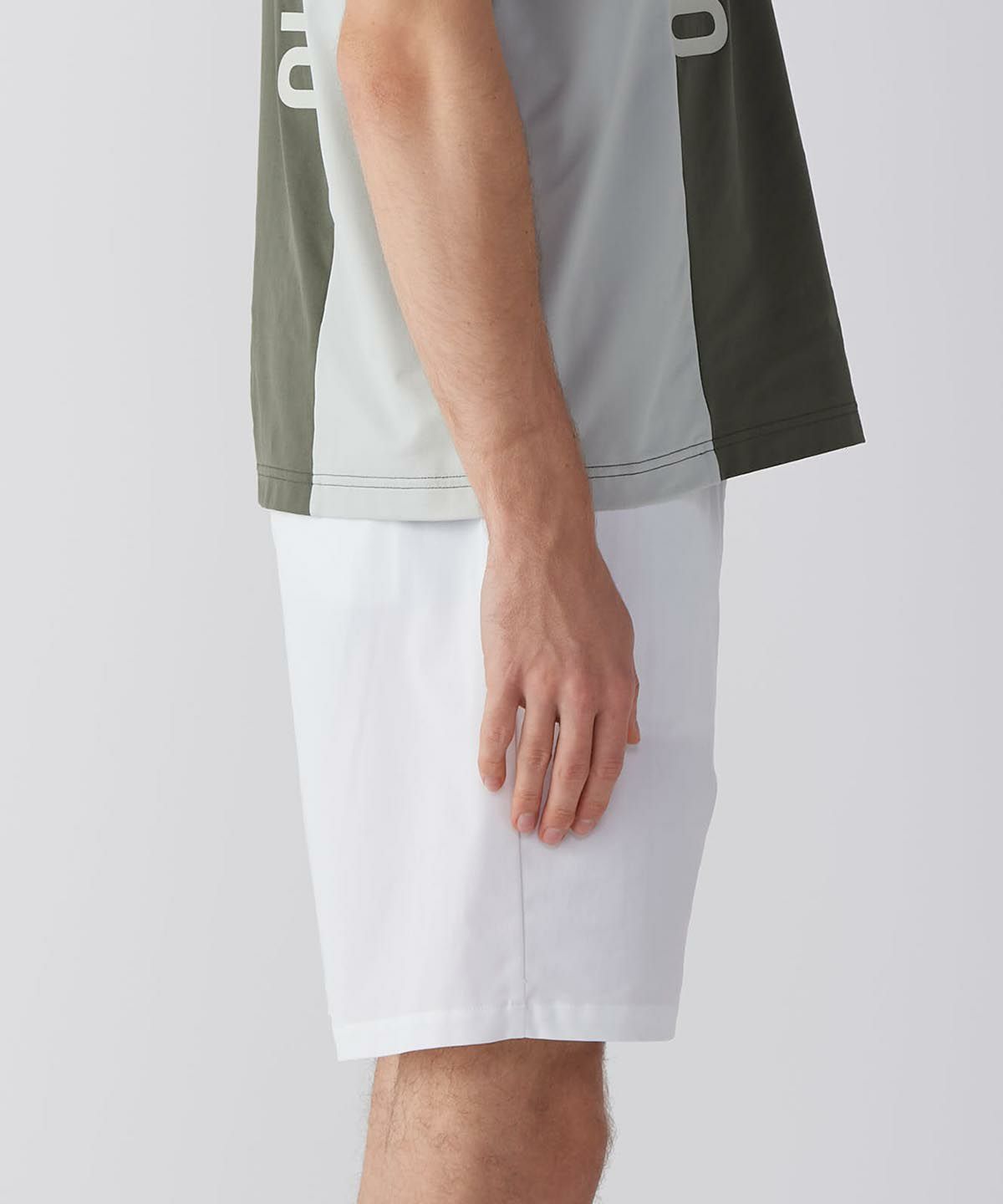 モデル着用画像（ホワイト）