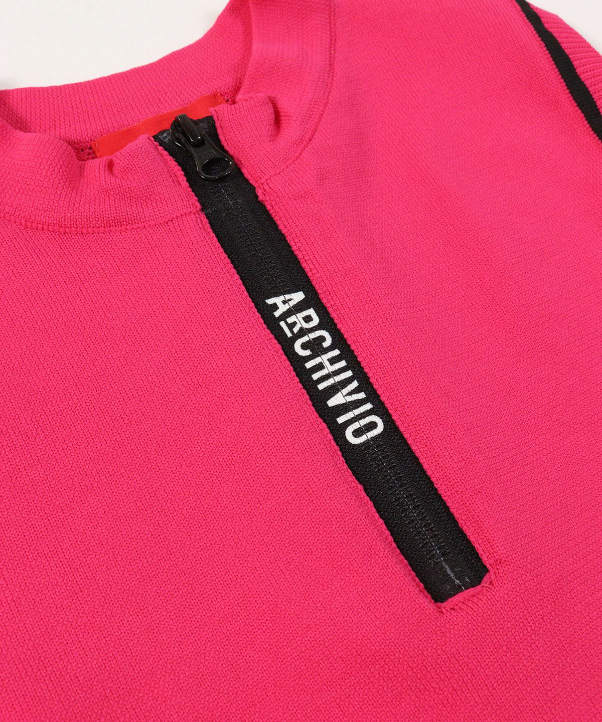 フロントジップ部分（ピンク）