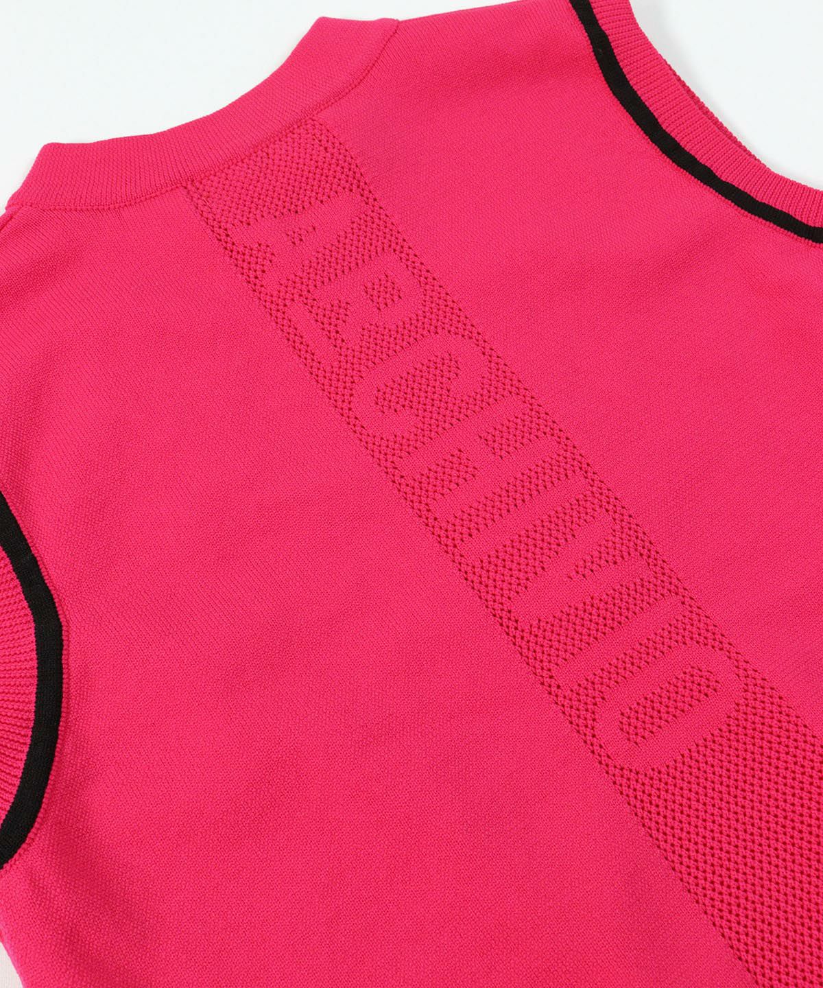 背中ロゴデザイン部分（ピンク）