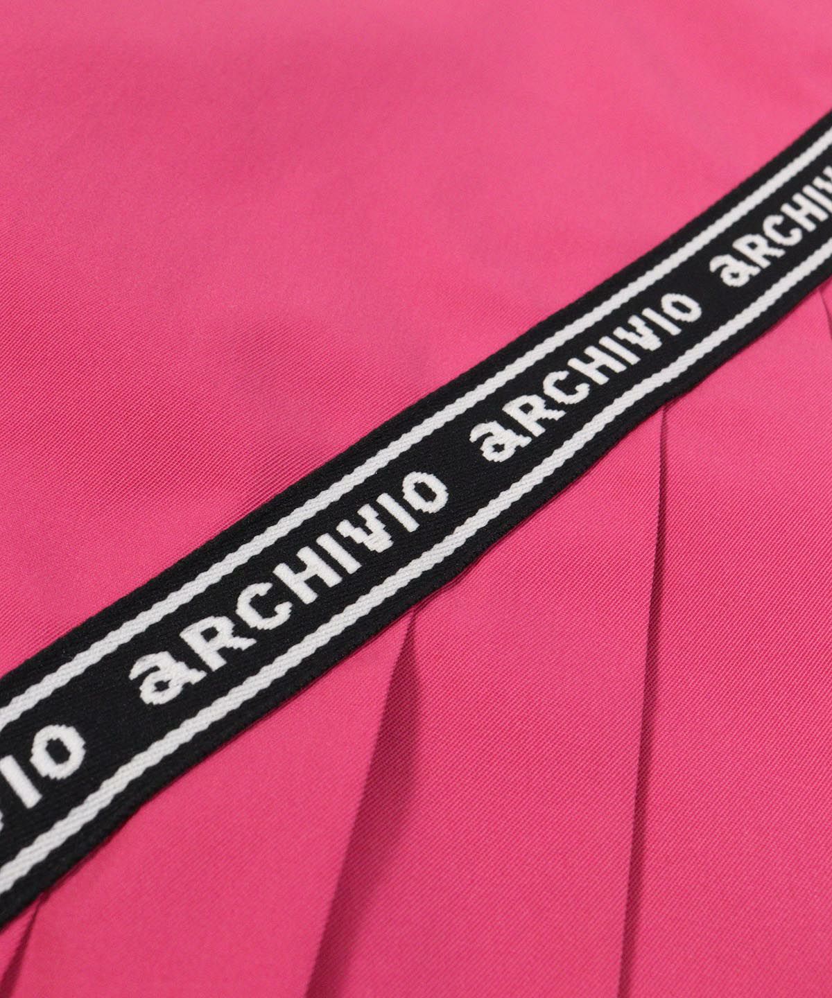 ロゴデザイン部分（ピンク）