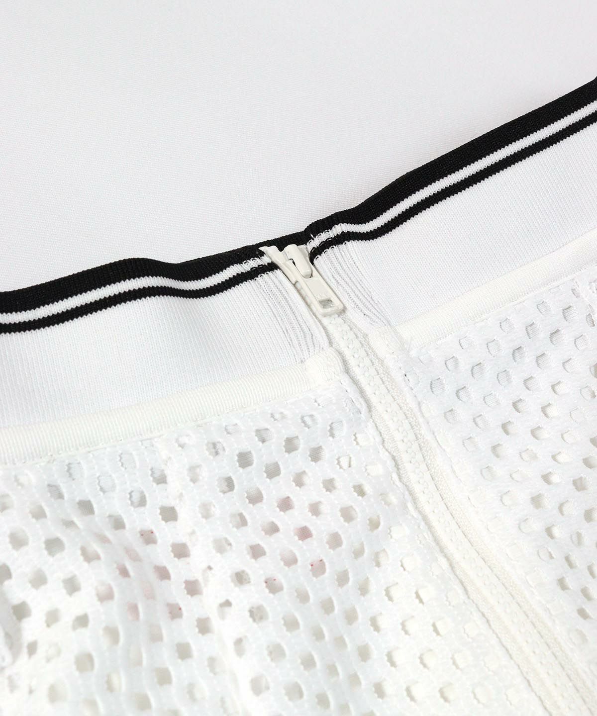 ファスナー部分アップ(ホワイト)