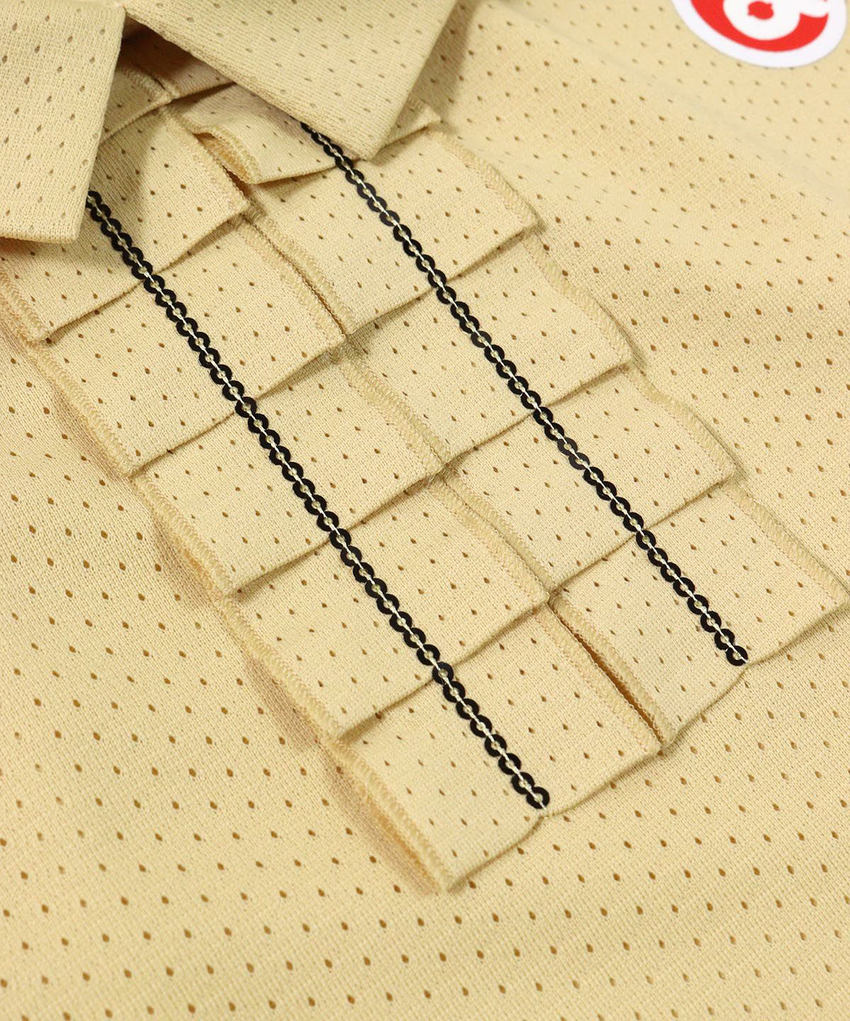 胸元アップ(ベージュ)