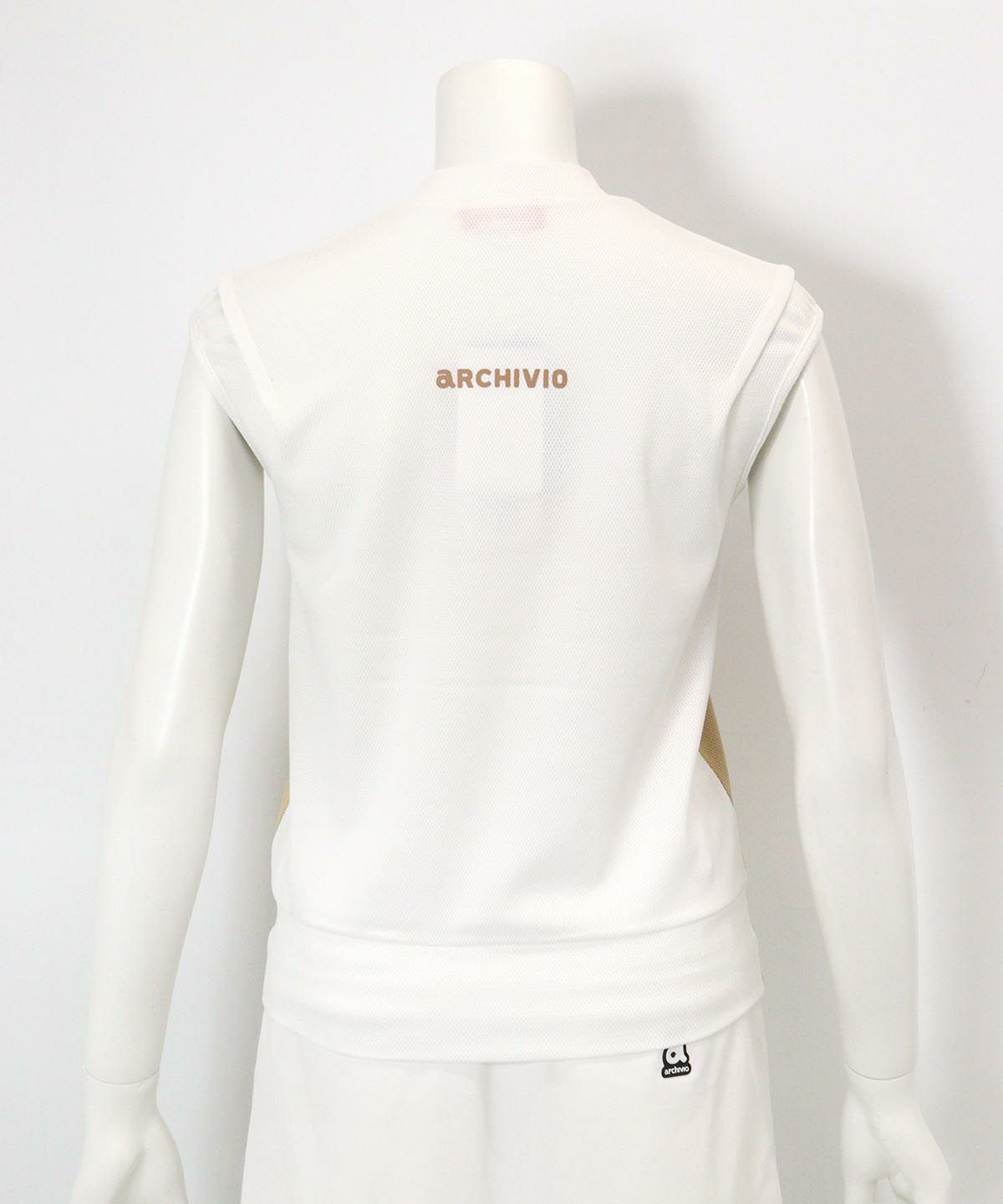 配色ロゴUV速乾ノースリプルオーバー(ベージュ)後ろ