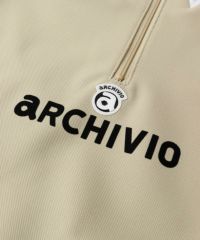 胸元ロゴアップ(ベージュ)
