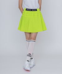 モデル着用画像（ライトグリーン）