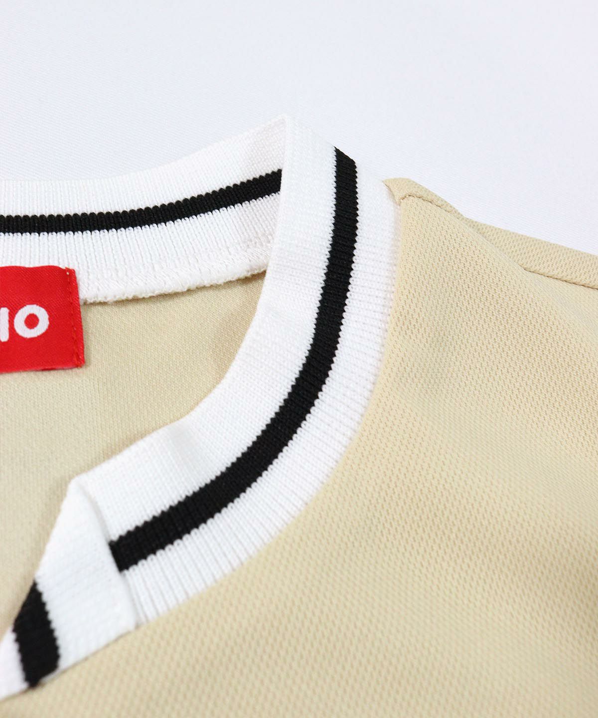 首元アップ(ベージュ)