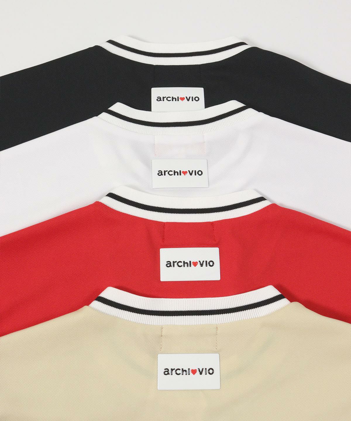 首元後ろロゴアップ