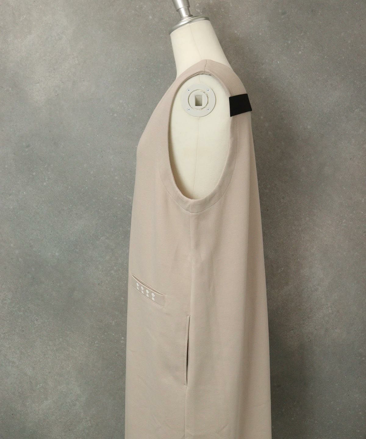 袖口部分（ベージュ）