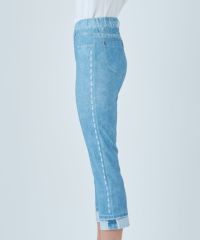 モデル着用画像（ライトブルー）
