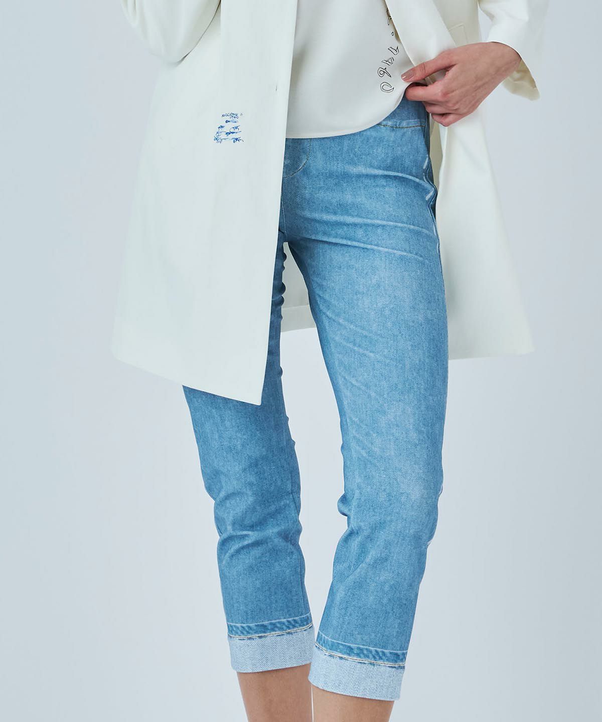 モデル着用画像（ライトブルー）