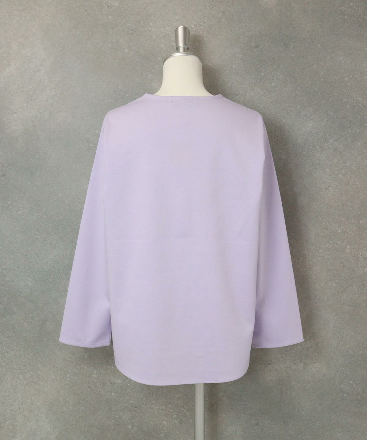 UV冷感ポンチ長袖プルオーバー後（ライトパープル）