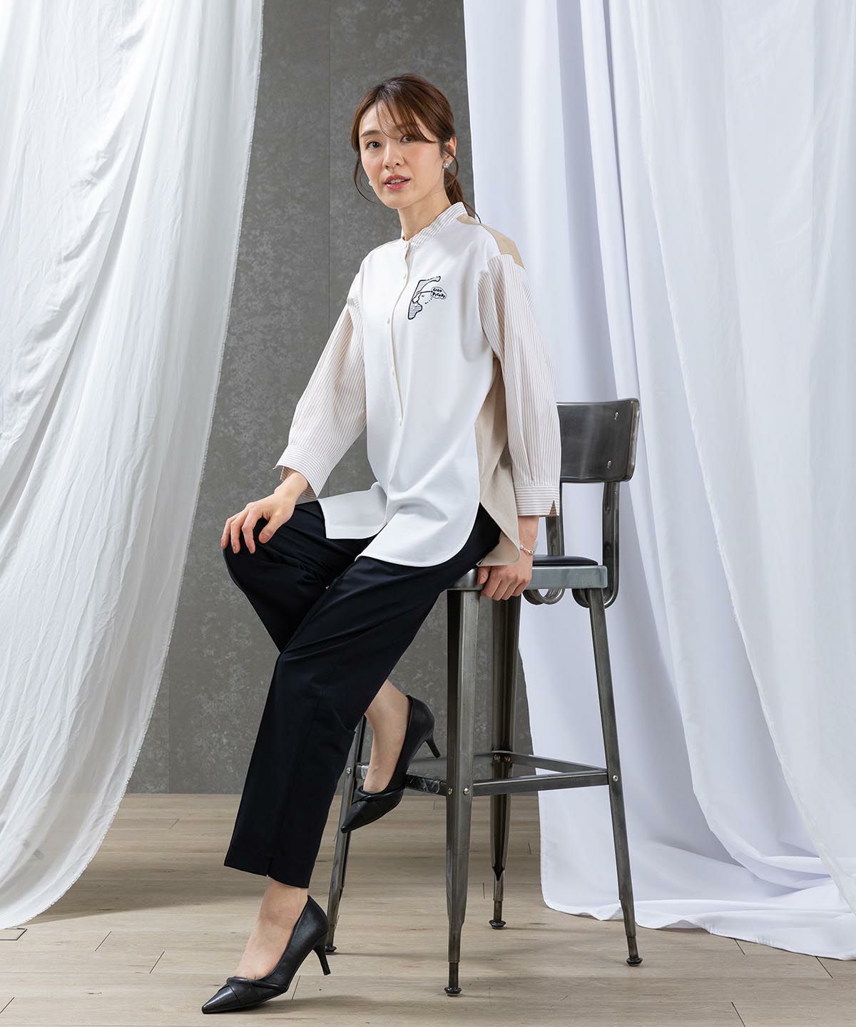 モデル着用画像（ホワイト×ベージュ）