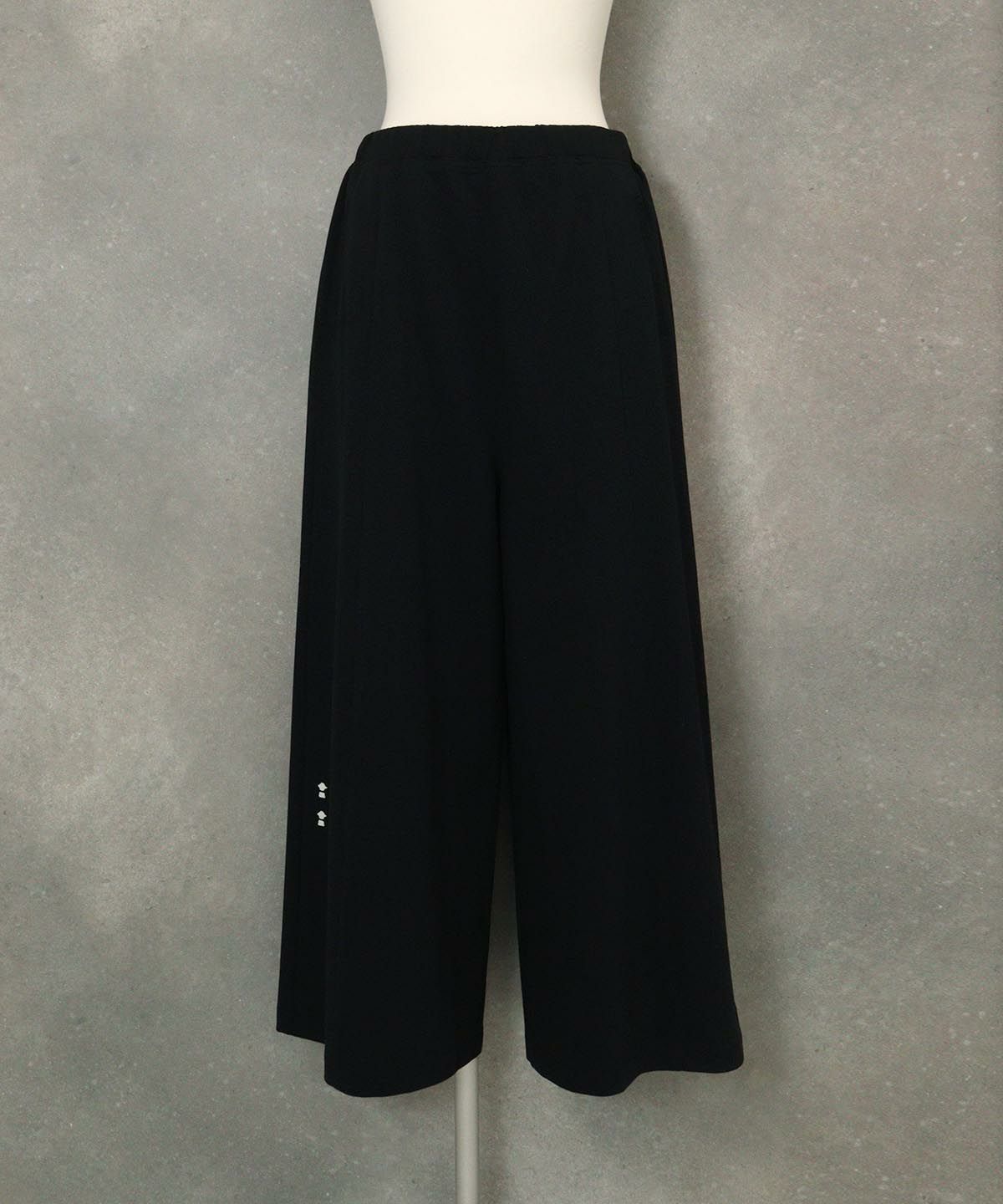 ワイドレッグパンツ（ブラック）