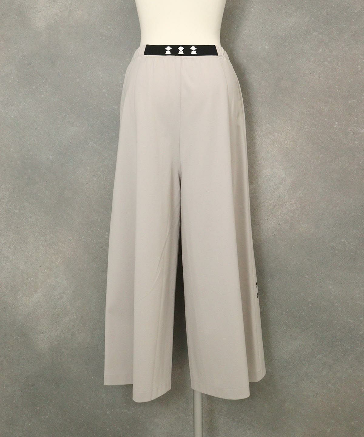 ワイドレッグパンツ後（ベージュ）