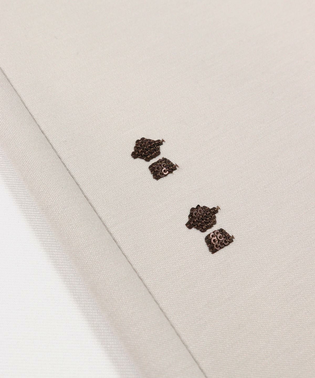 デザイン部分（ベージュ）