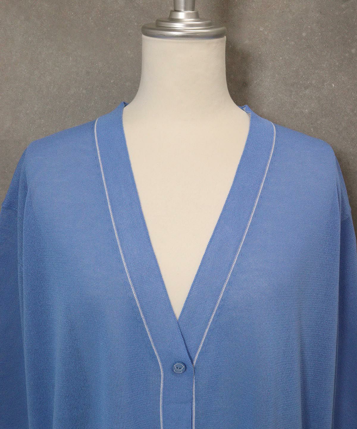 首元アップ(ライトブルー)