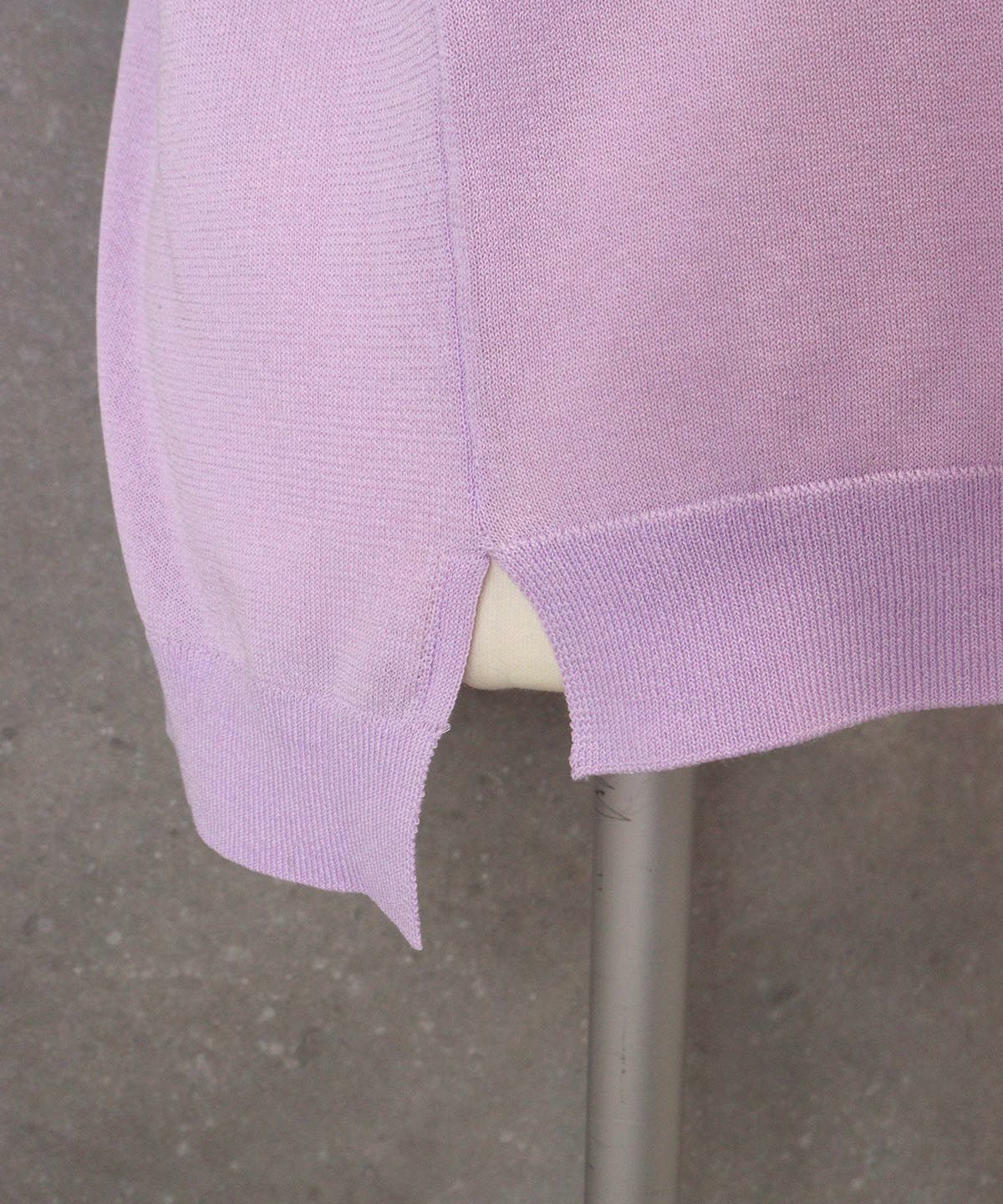 裾スリット部分（ライトパープル）