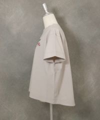 スパンコール刺繍冷感プルオーバー横（ベージュ）