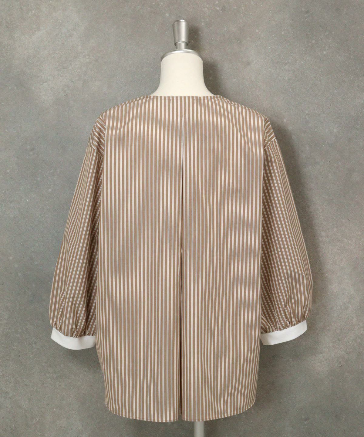 後ろ（ホワイト×キャメル）