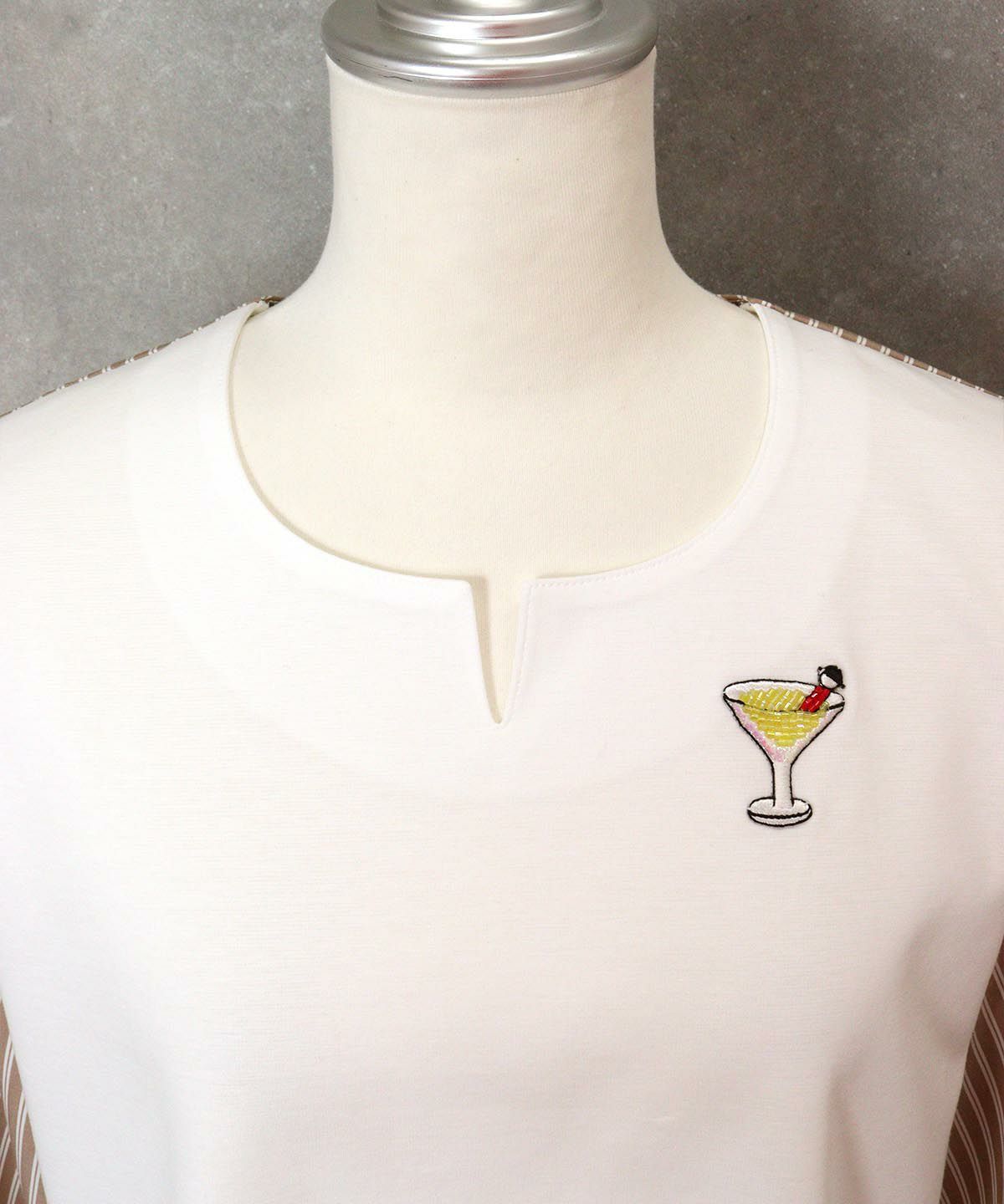 襟元（ホワイト×キャメル）