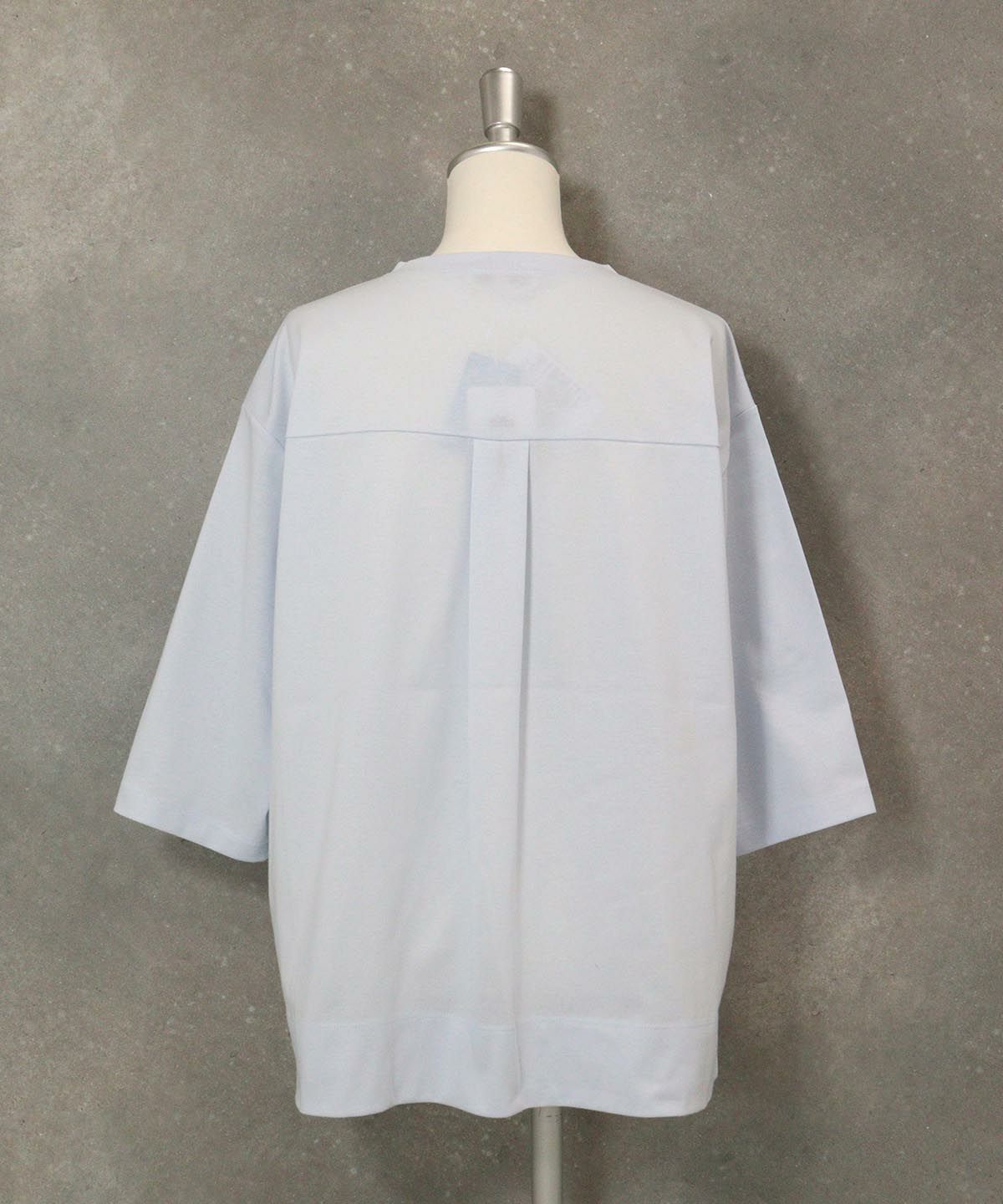 ハーフスリーブ刺繍プルオーバー 後（ライトブルー）