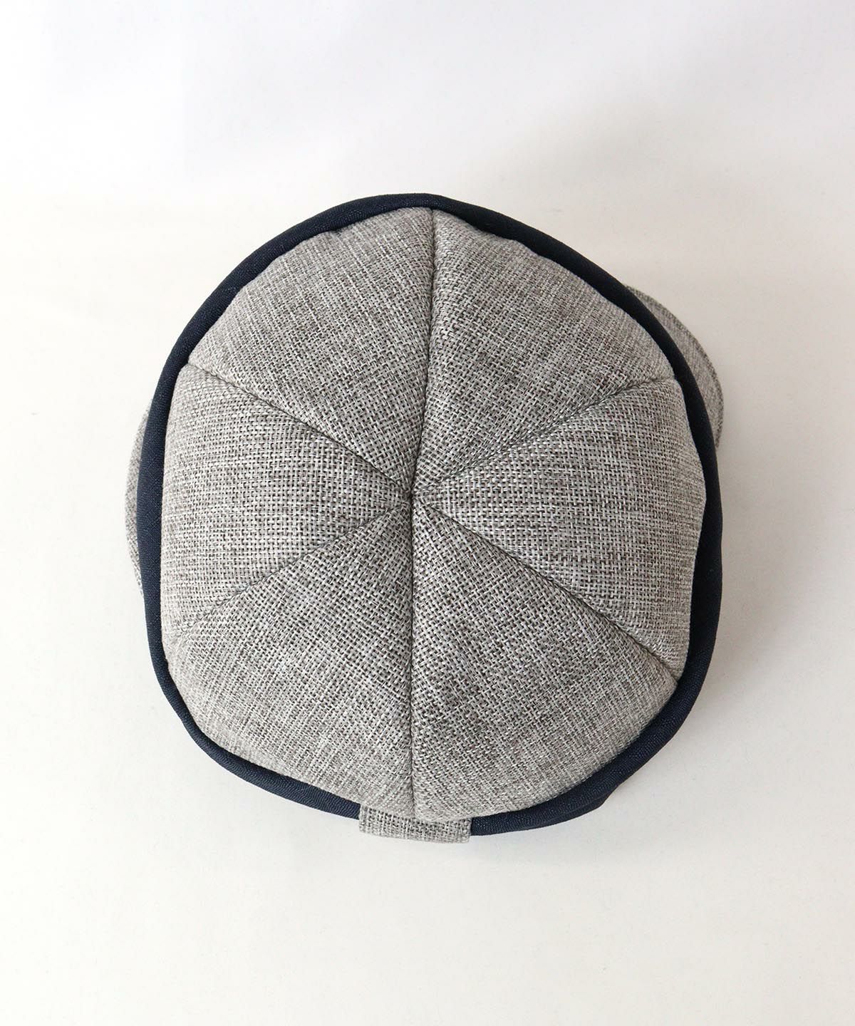 上部分（ライトグレー）